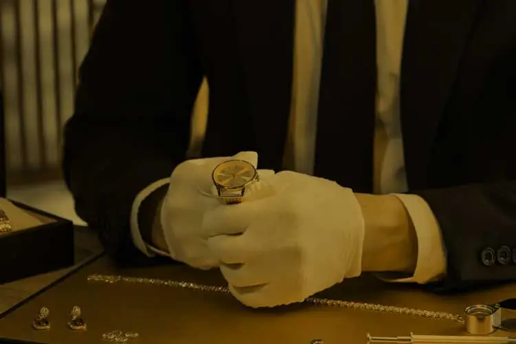 Begutachtung einer Golduhr und von Goldschmuck ohne Termin in Berlin.